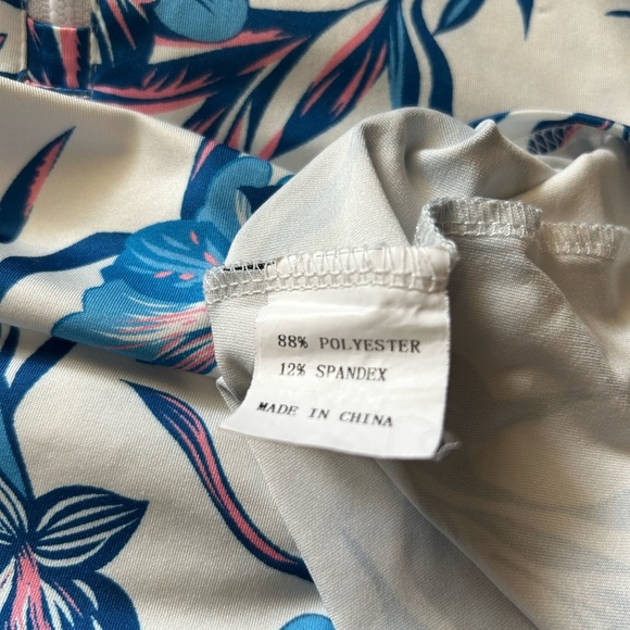 Soneven brand Blue and Pink Sleeveless Blouse‎ with Collar & 1/4 Zippered front - Picture 7 of 13